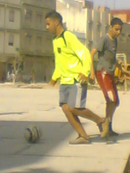 kayt3alem yel3ib